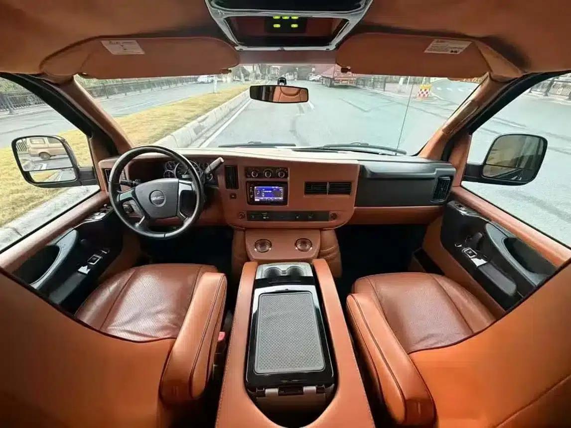 2014 SAVANA 6.0L G1500L Leader Class — миниатюра 7