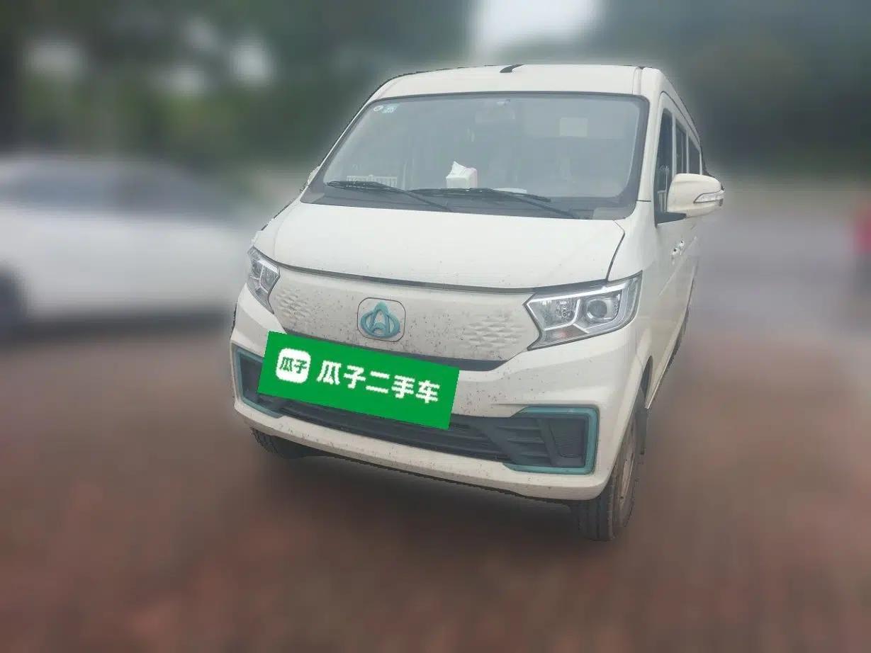 Used CHANGAN KUAYUE Xing V7 EV 2024 251 km Luxury Dual-Door Version 6 Seats — миниатюра 1
