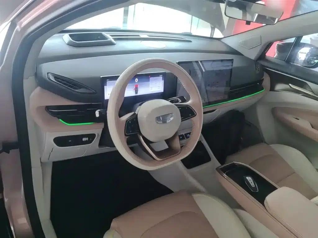Geely Geometry M6 2022 Model 580 New Fun — миниатюра 10