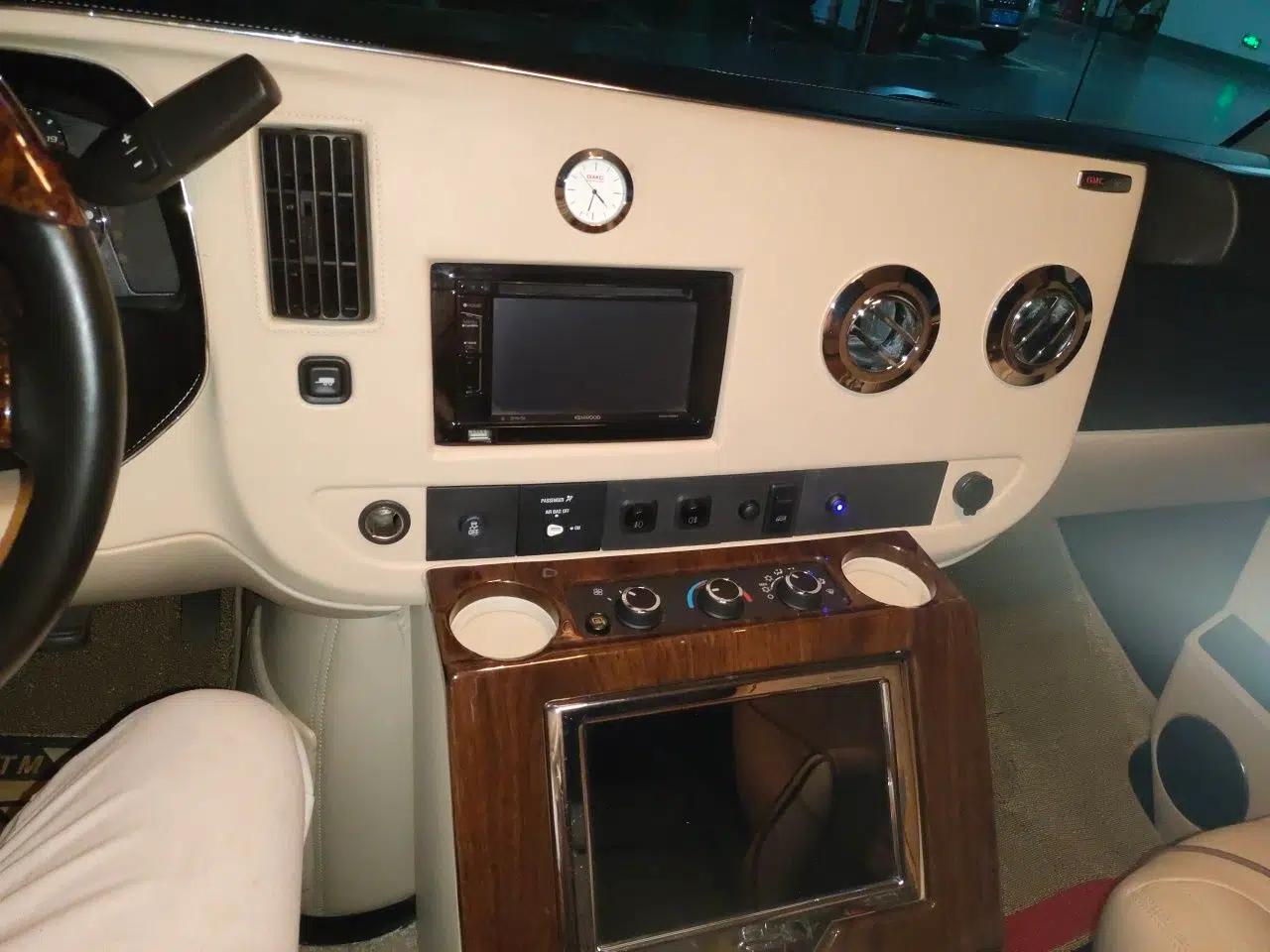 Used GMC SAVANA 2018 6.0L GX777 Prestige Star Edition — миниатюра 13