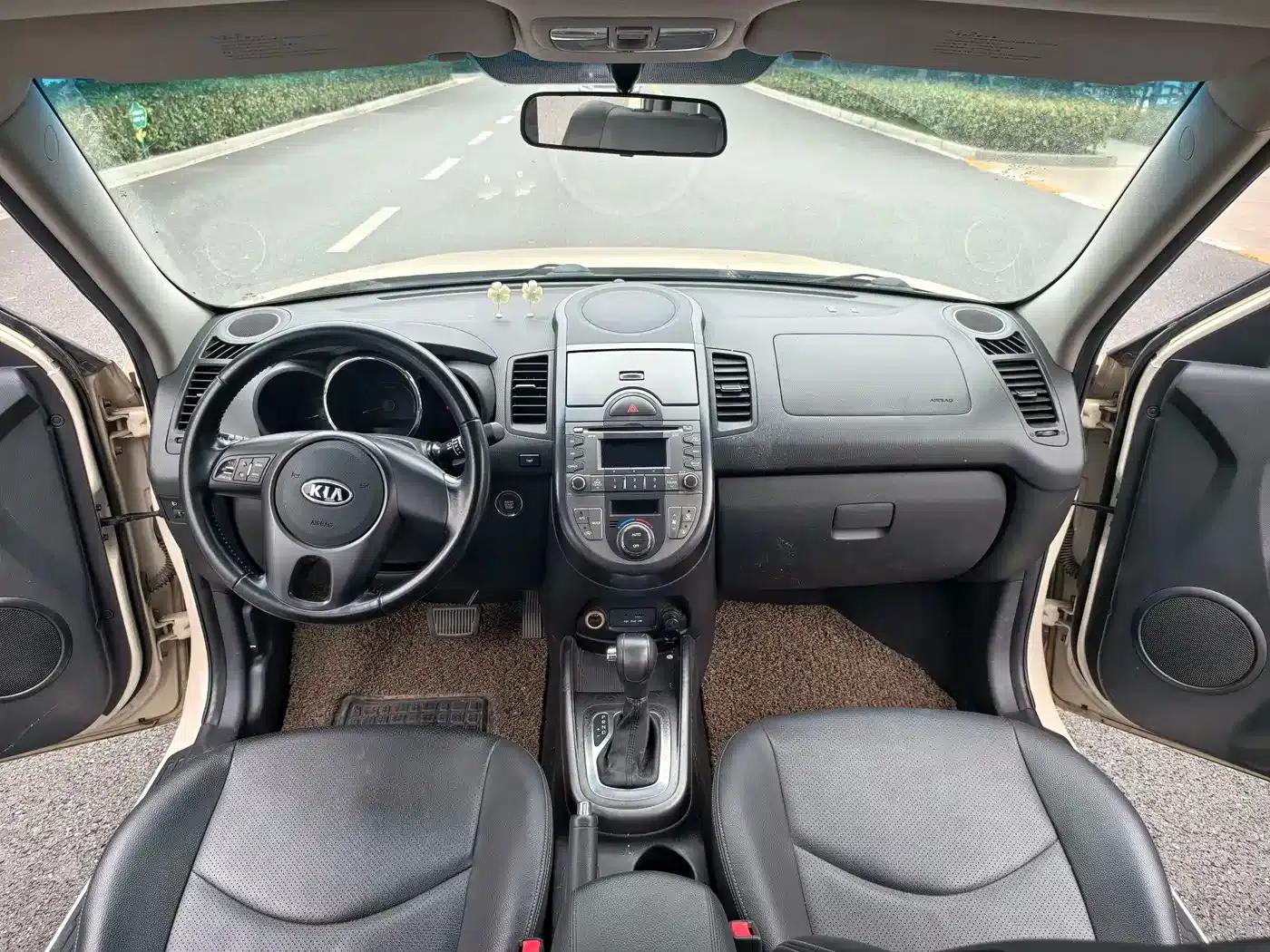 2013 Volkswagen Soul 1.6L AT Premium — миниатюра 11