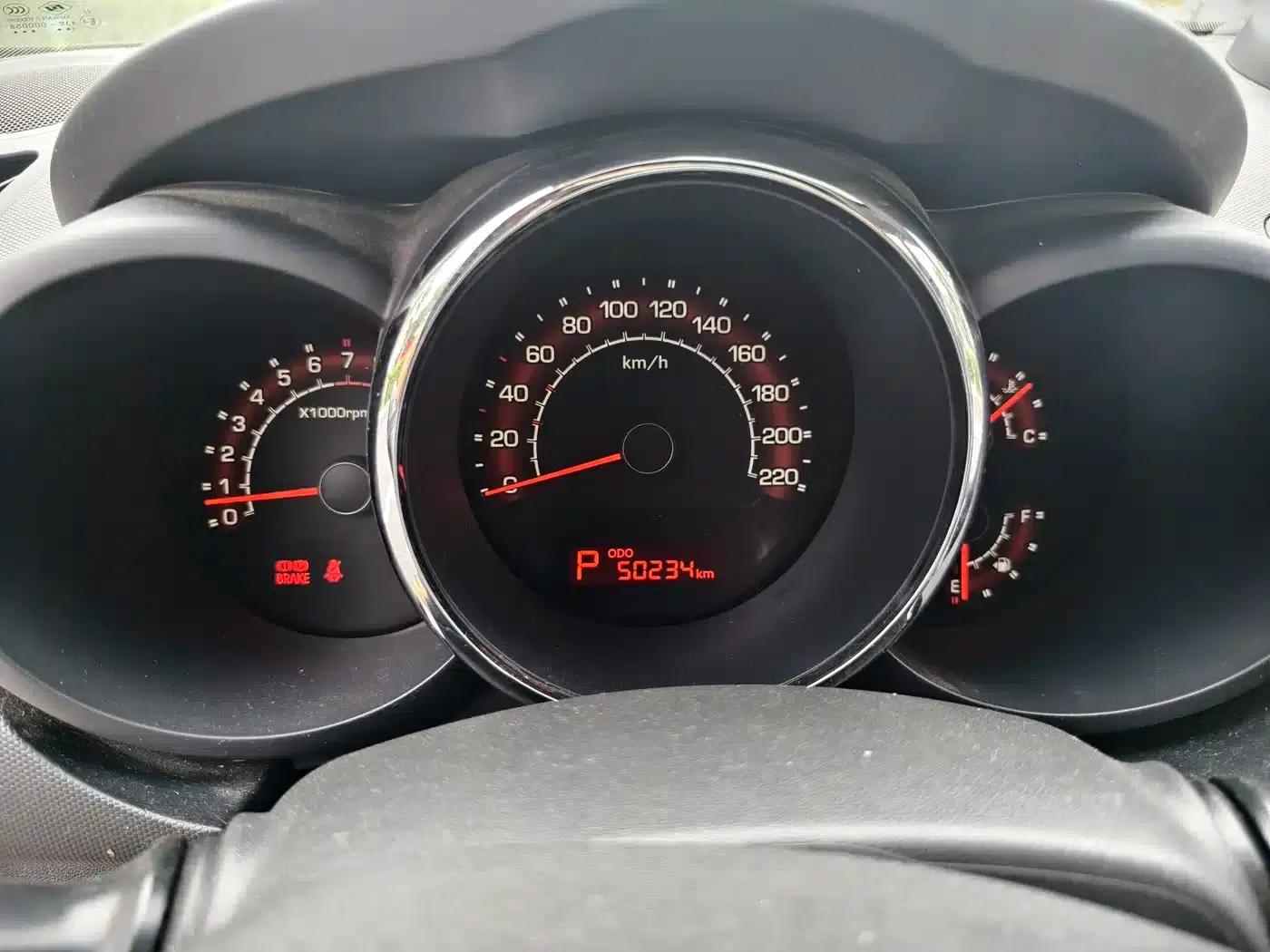 2013 Volkswagen Soul 1.6L AT Premium — миниатюра 12