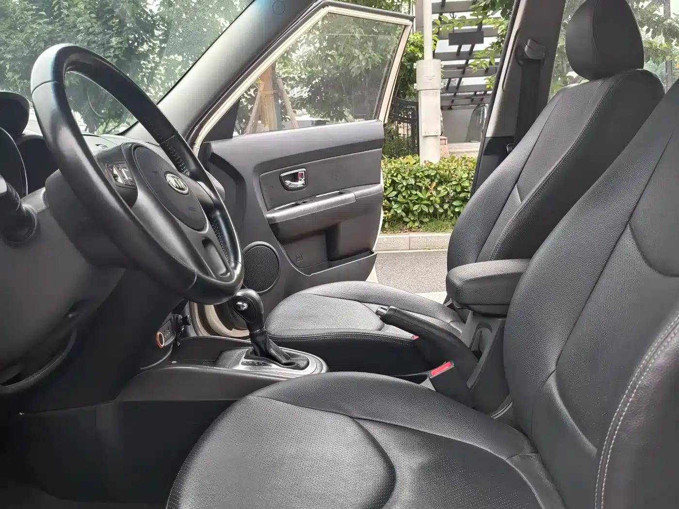 2013 Volkswagen Soul 1.6L AT Premium — миниатюра 8