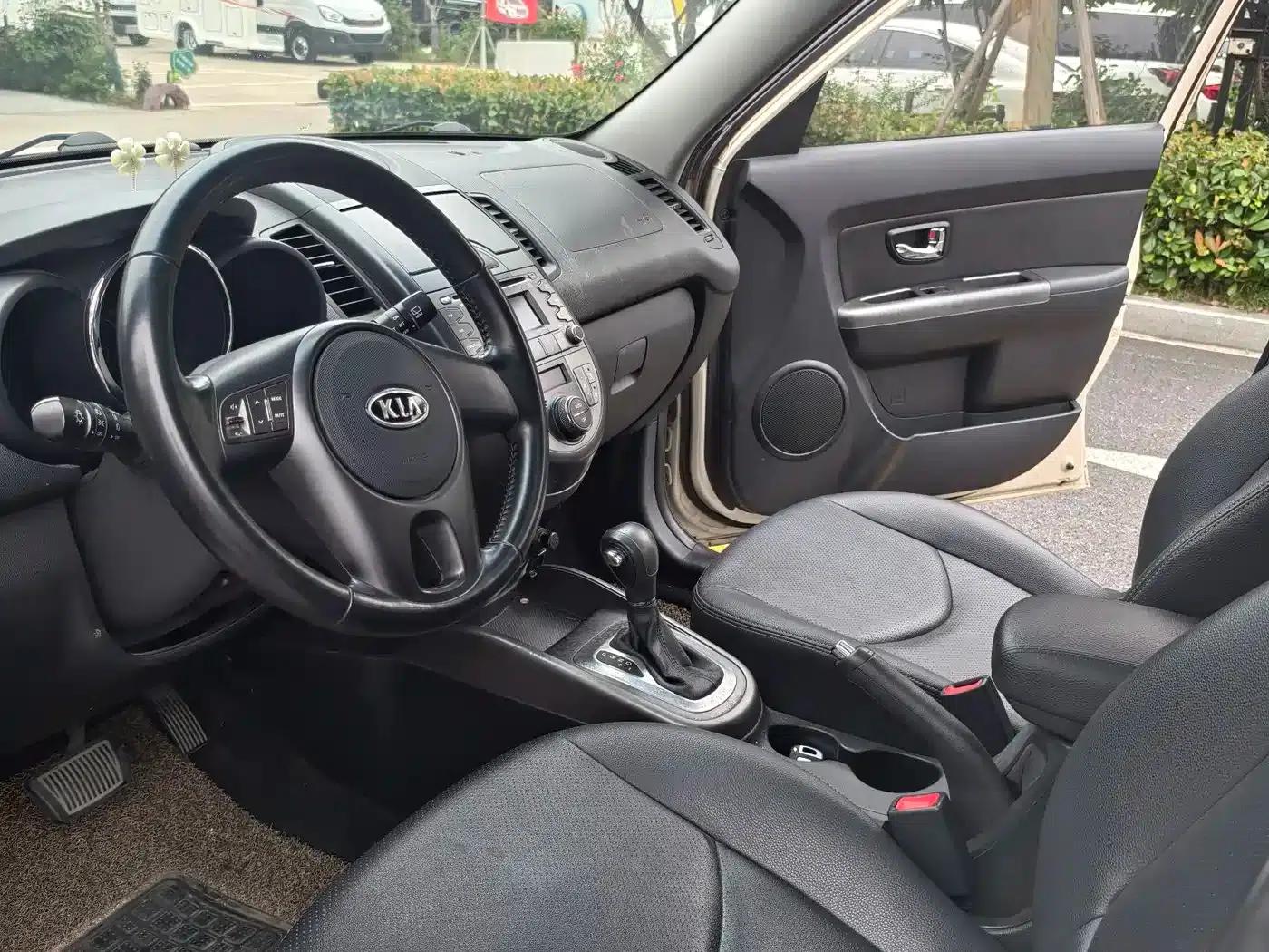 2013 Volkswagen Soul 1.6L AT Premium — миниатюра 9