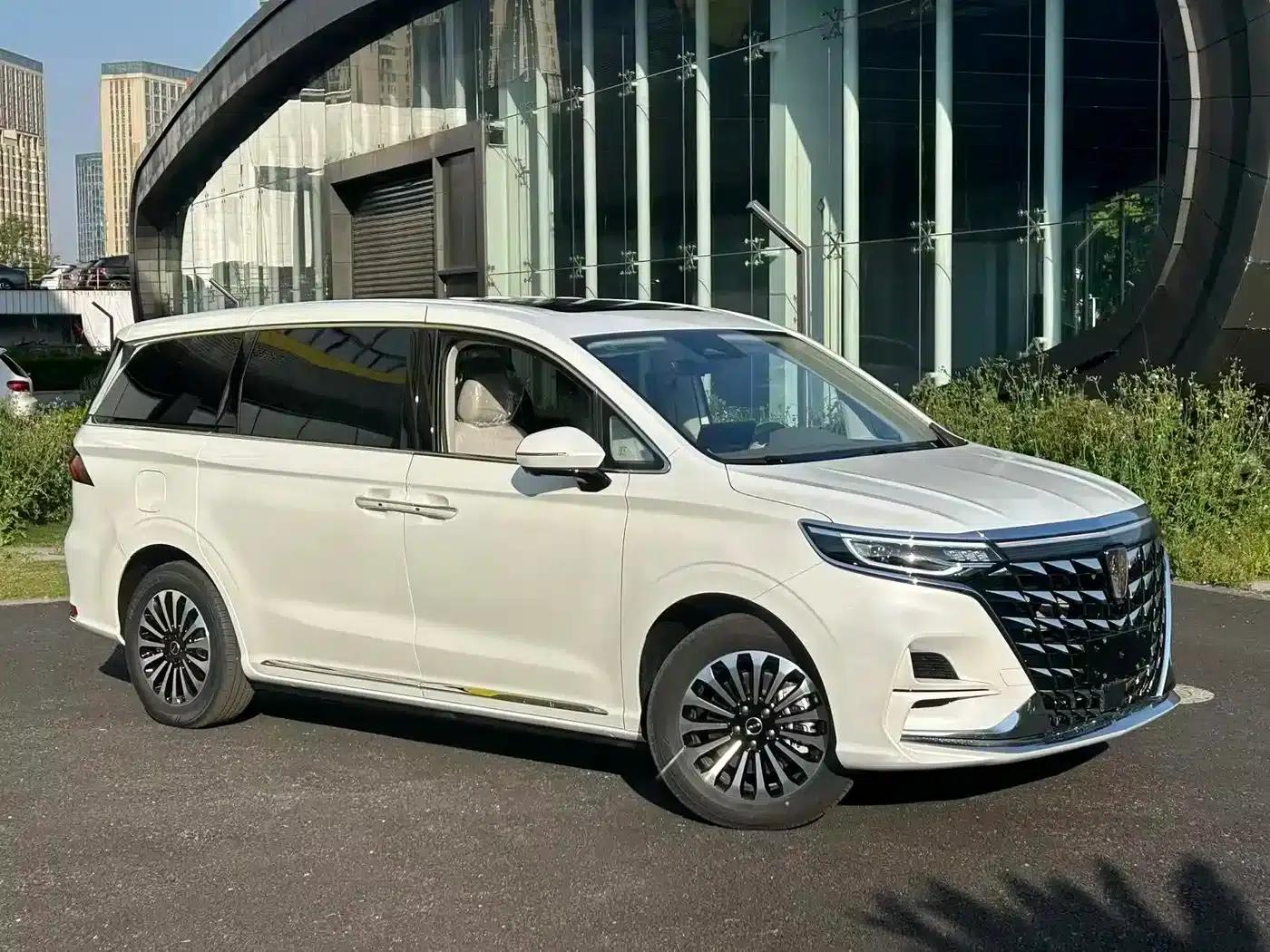 Roewe iMAX8 New Energy 2025 1.5T DMH Luxury Edition — миниатюра 2