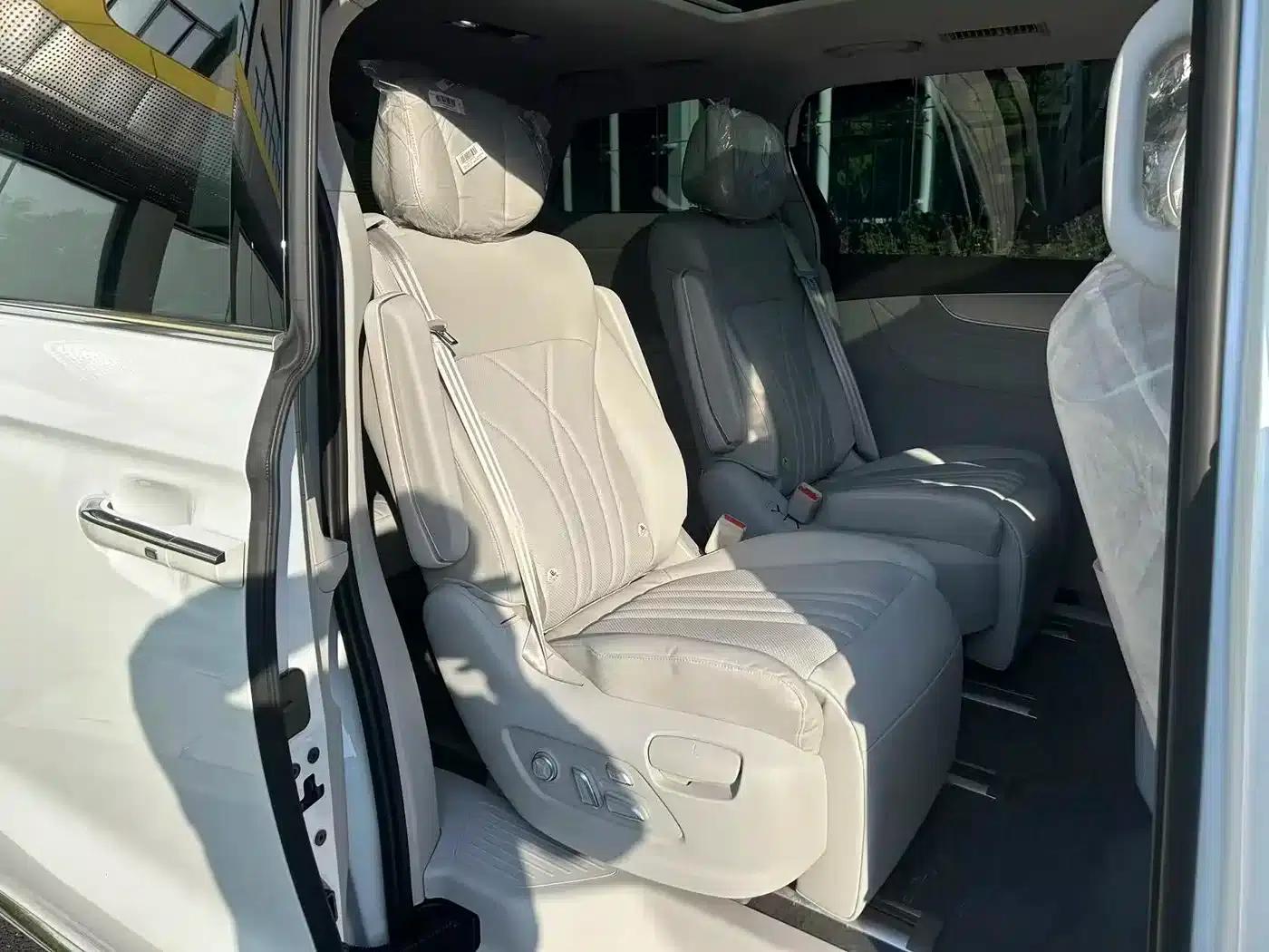 Roewe iMAX8 New Energy 2025 1.5T DMH Luxury Edition — миниатюра 13