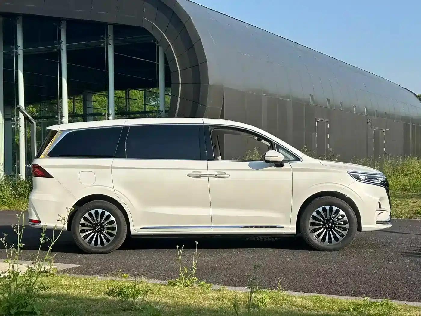 Roewe iMAX8 New Energy 2025 1.5T DMH Luxury Edition — миниатюра 14