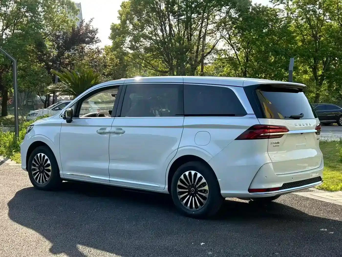 Roewe iMAX8 New Energy 2025 1.5T DMH Luxury Edition — миниатюра 17