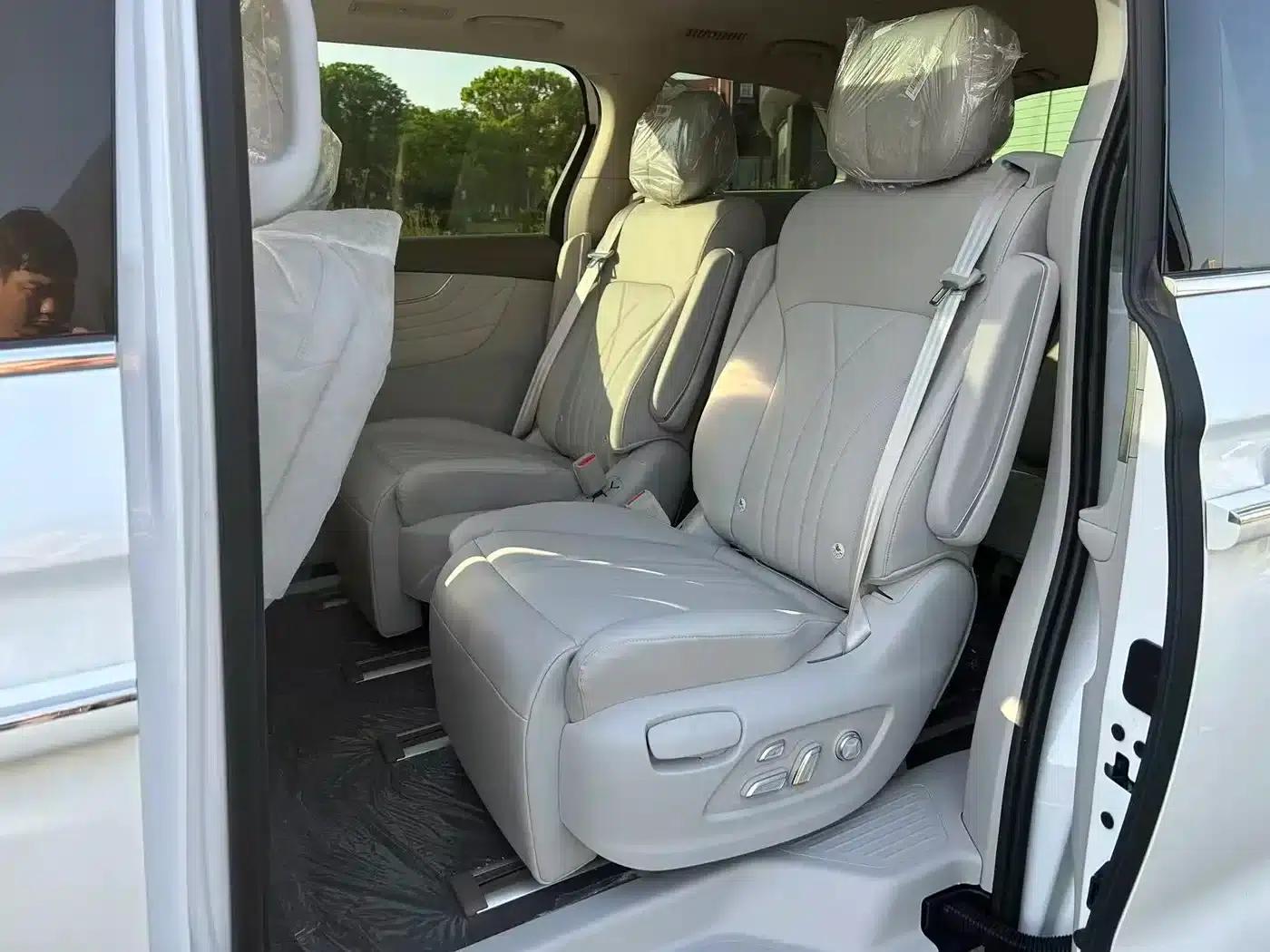 Roewe iMAX8 New Energy 2025 1.5T DMH Luxury Edition — миниатюра 9