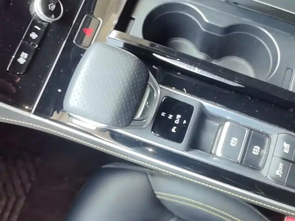 Roewe i6 MAX 2020 300TGI Automatic Cool and Intelligent Driving Edition — миниатюра 14
