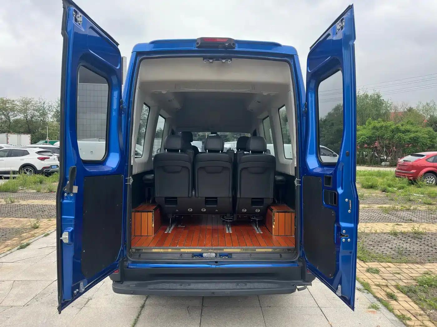 Iveco Daily 2020 3.0T Automatic Short Wheelbase High Roof F1C — миниатюра 12