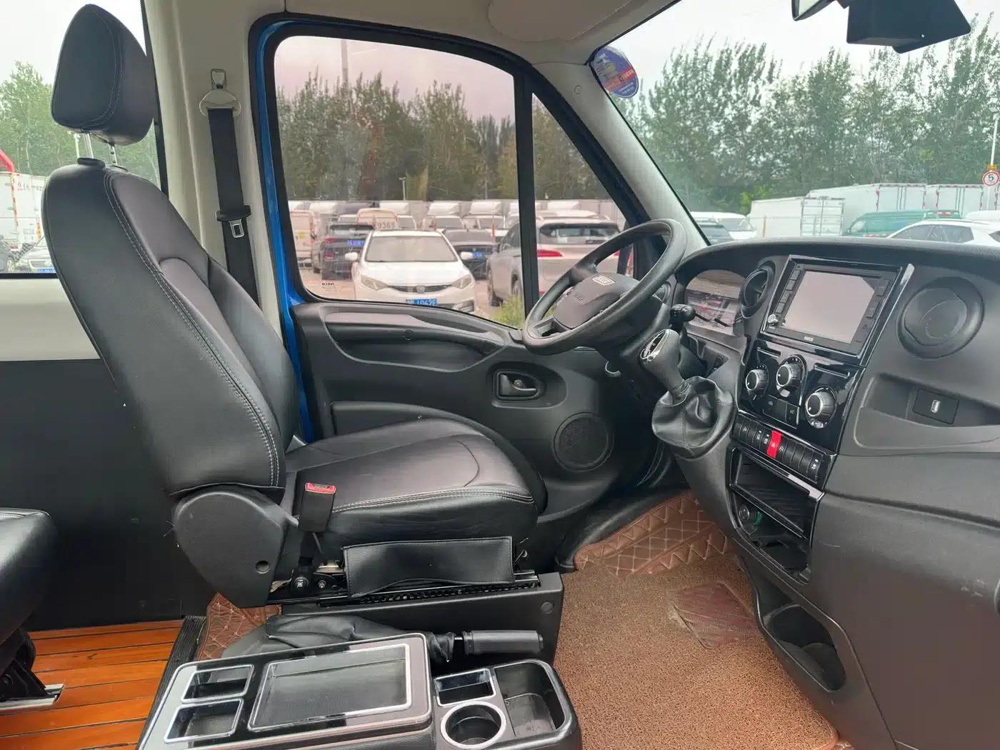 Iveco Daily 2020 3.0T Automatic Short Wheelbase High Roof F1C — миниатюра 13