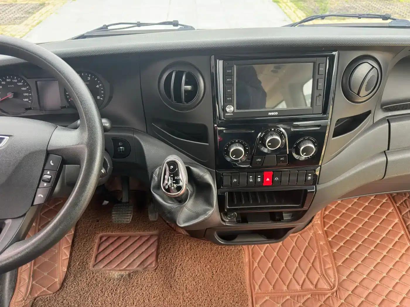 Iveco Daily 2020 3.0T Automatic Short Wheelbase High Roof F1C — миниатюра 16
