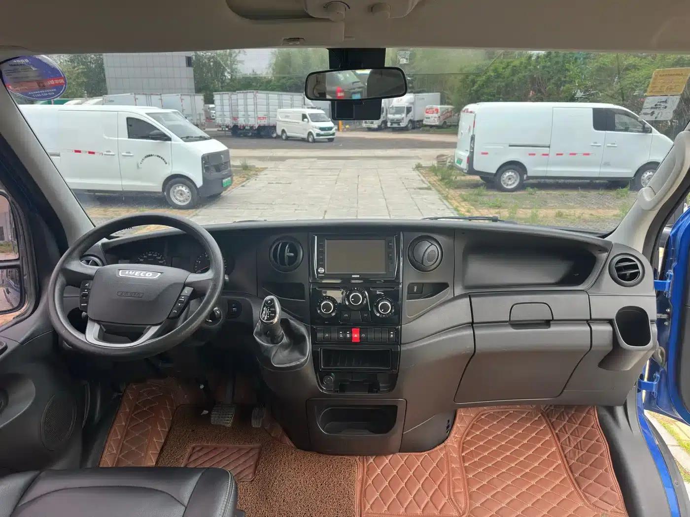 Iveco Daily 2020 3.0T Automatic Short Wheelbase High Roof F1C — миниатюра 17
