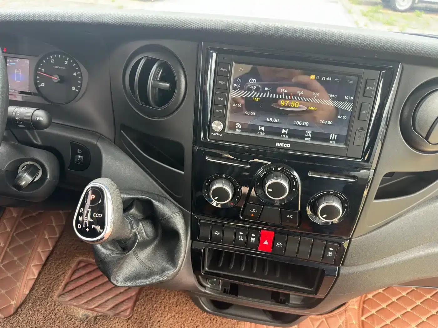 Iveco Daily 2020 3.0T Automatic Short Wheelbase High Roof F1C — миниатюра 20