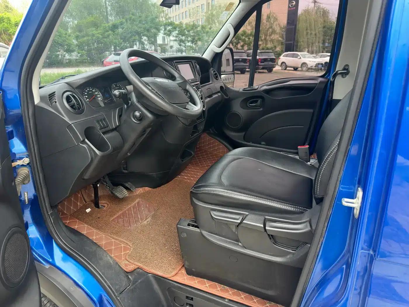 Iveco Daily 2020 3.0T Automatic Short Wheelbase High Roof F1C — миниатюра 21