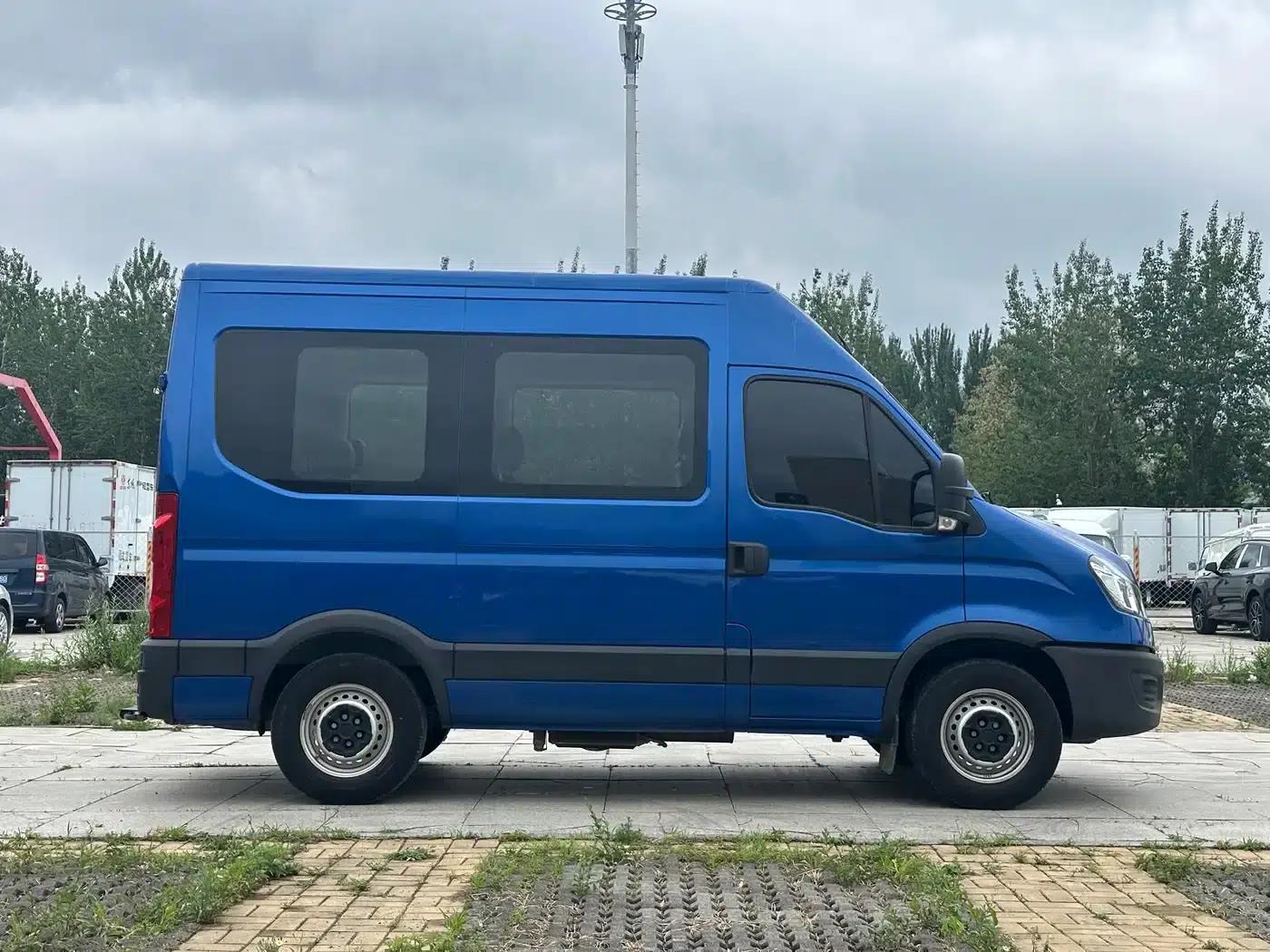 Iveco Daily 2020 3.0T Automatic Short Wheelbase High Roof F1C — миниатюра 4