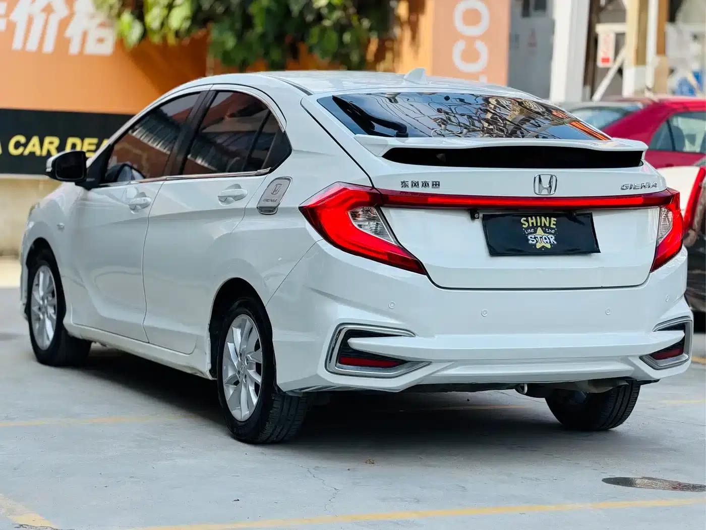 2017 Honda Crider 1.5L CVT Classic Edition — миниатюра 12