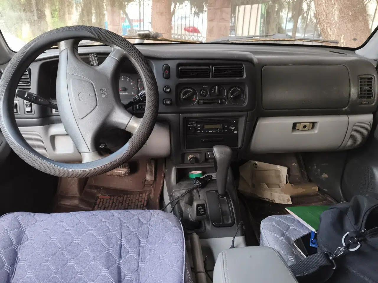Used Mitsubishi Pajero Sport 2004 3.0L Automatic 4x4 Ultra-Luxury Edition — миниатюра 9