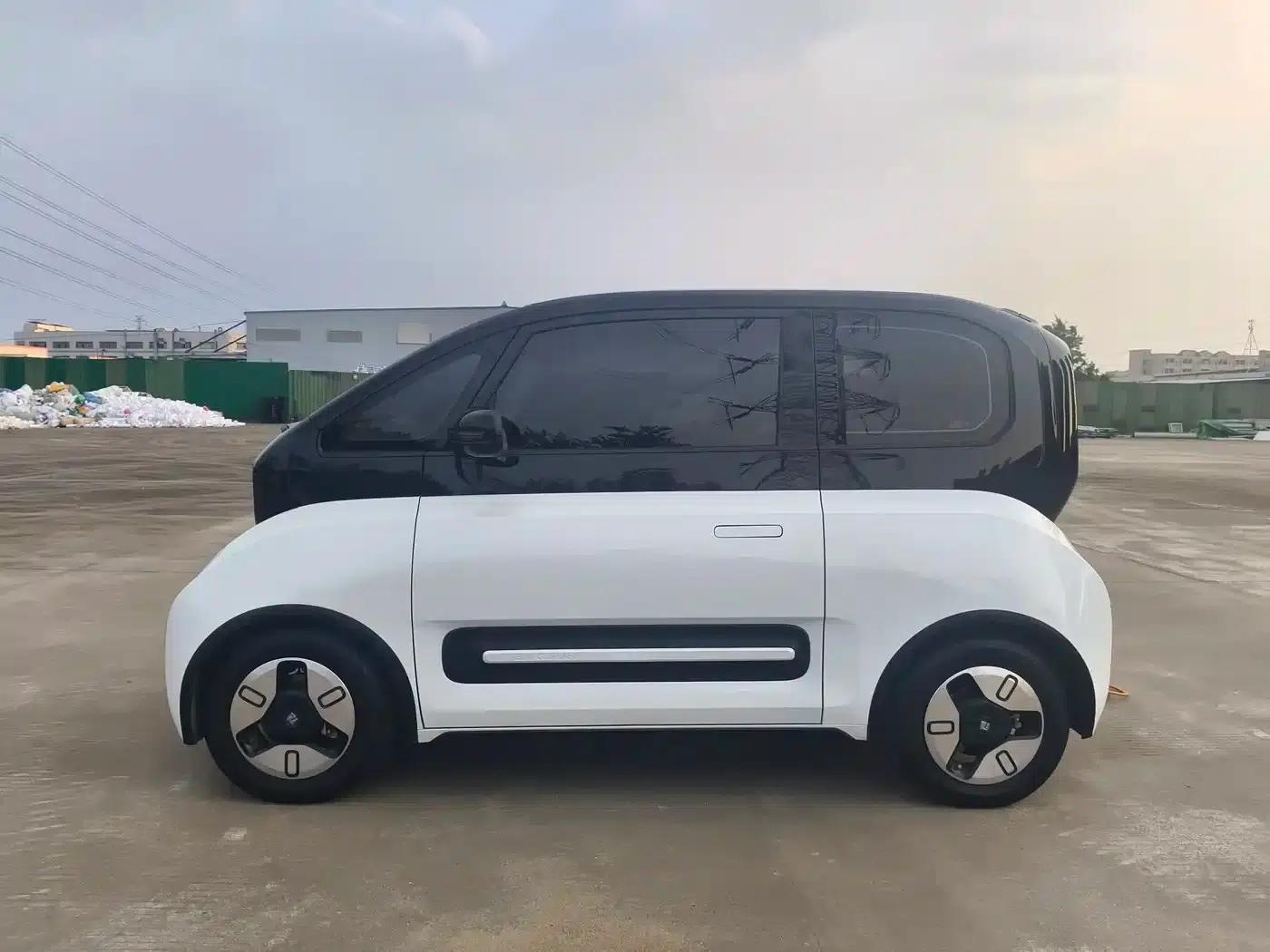 Baojun E300 2020 Plus Interstellar Intelligent Driving Edition — миниатюра 7
