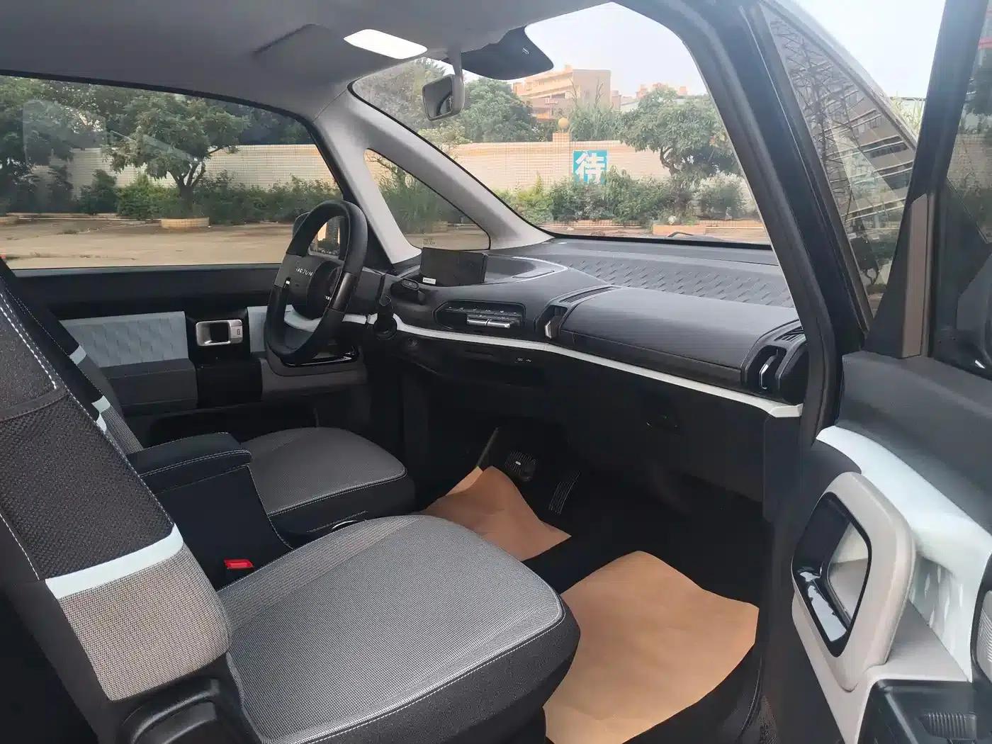 Baojun E300 2020 Plus Interstellar Intelligent Driving Edition — миниатюра 9