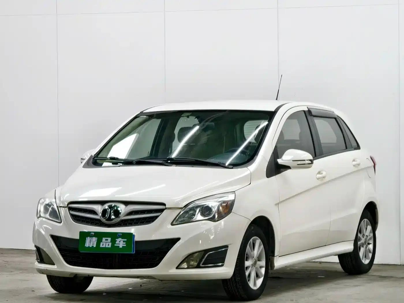 Beijing Automotive E-Series 2013 Hatchback 1.5L Manual Comfort Edition — миниатюра 1
