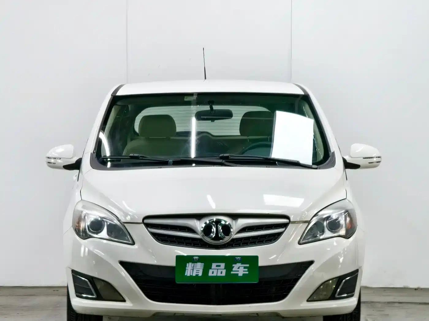 Beijing Automotive E-Series 2013 Hatchback 1.5L Manual Comfort Edition — миниатюра 2
