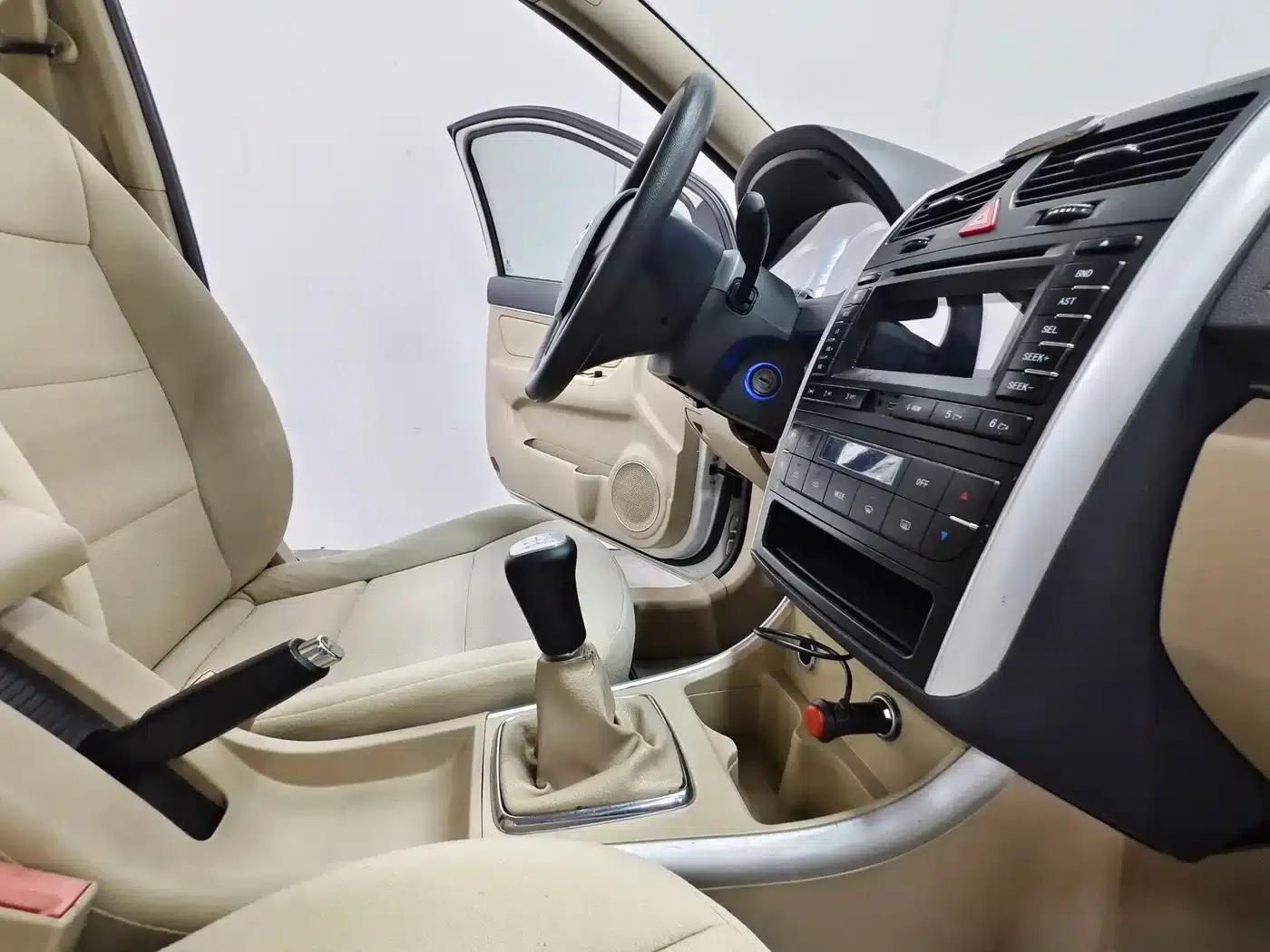 Beijing Automotive E-Series 2013 Hatchback 1.5L Manual Comfort Edition — миниатюра 14