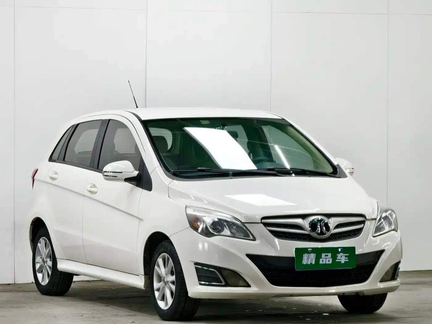 Beijing Automotive E-Series 2013 Hatchback 1.5L Manual Comfort Edition — миниатюра 3