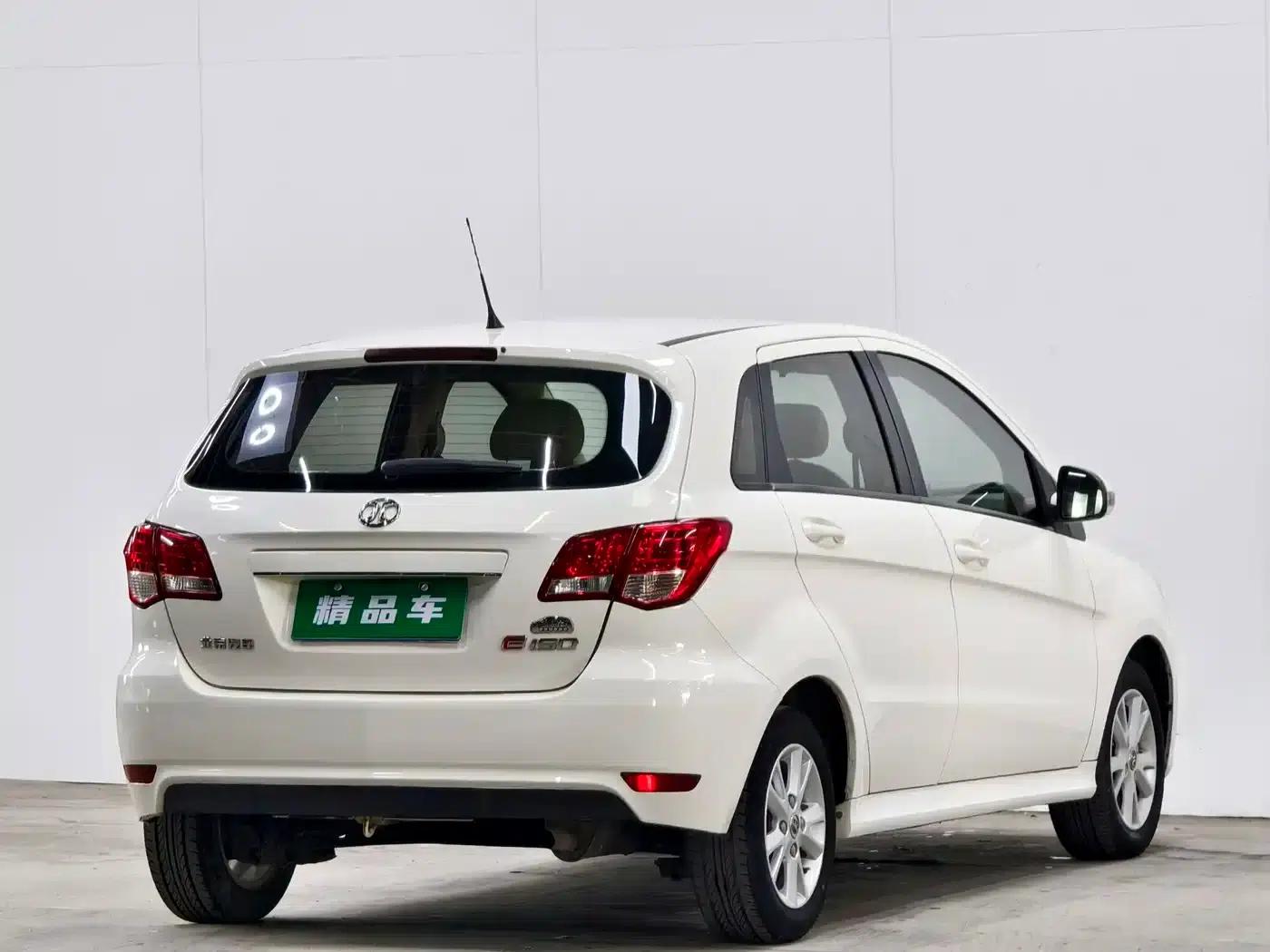 Beijing Automotive E-Series 2013 Hatchback 1.5L Manual Comfort Edition — миниатюра 4