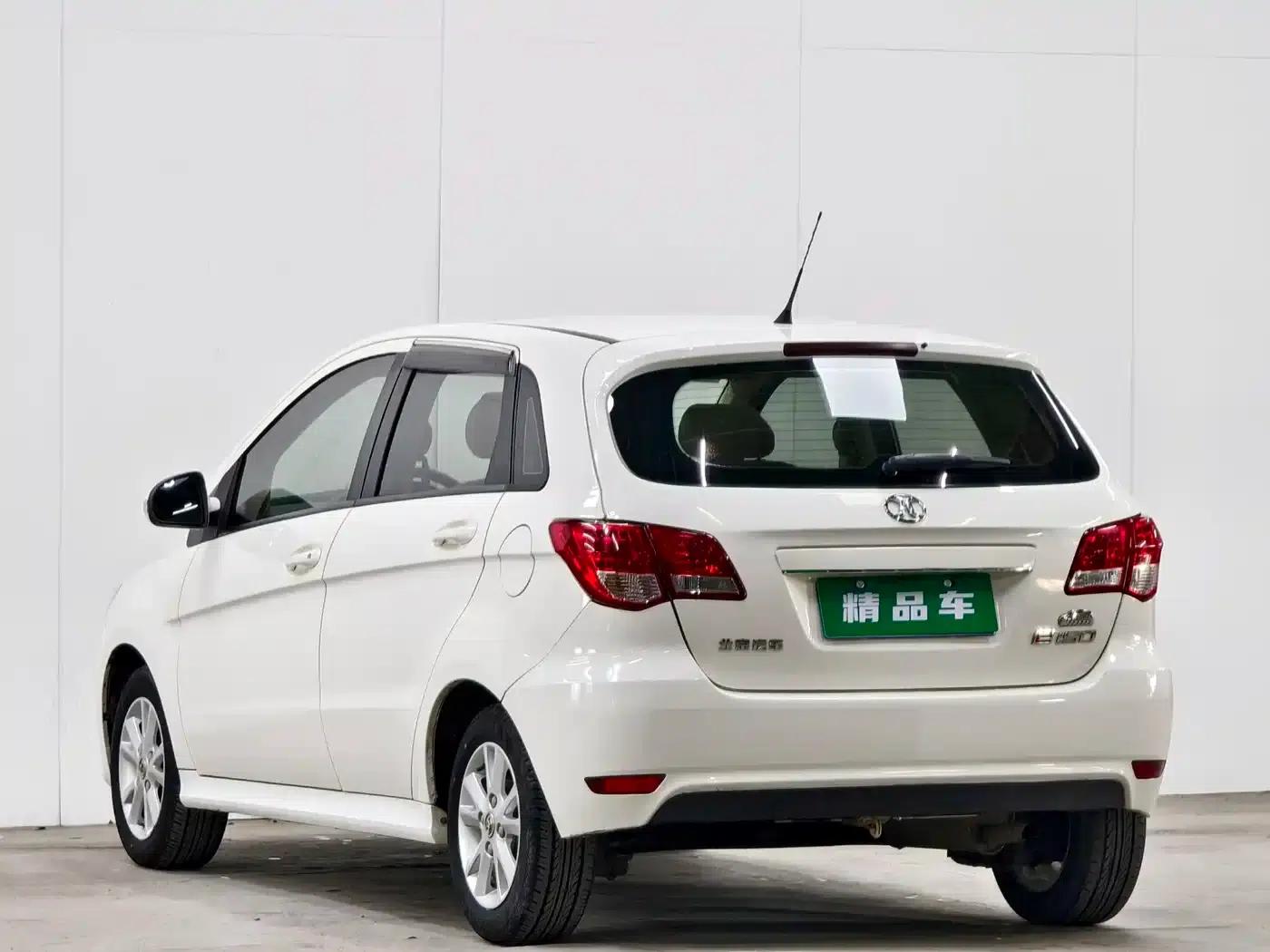 Beijing Automotive E-Series 2013 Hatchback 1.5L Manual Comfort Edition — миниатюра 6