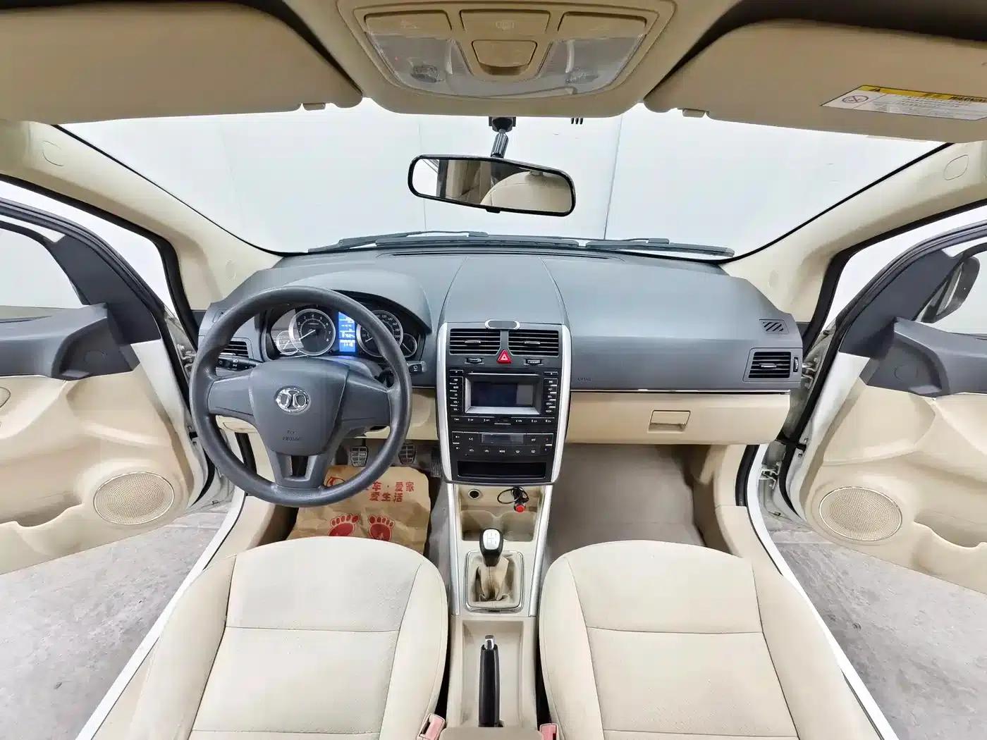 Beijing Automotive E-Series 2013 Hatchback 1.5L Manual Comfort Edition — миниатюра 9