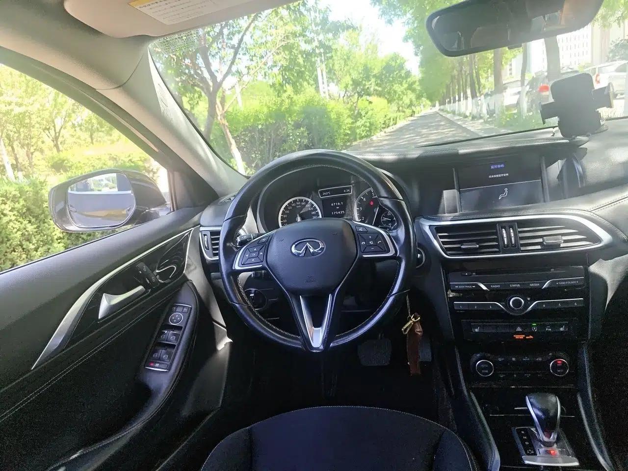 Infiniti QX30 2017 1.6T Two-Wheel-Drive Sport Edition — миниатюра 10