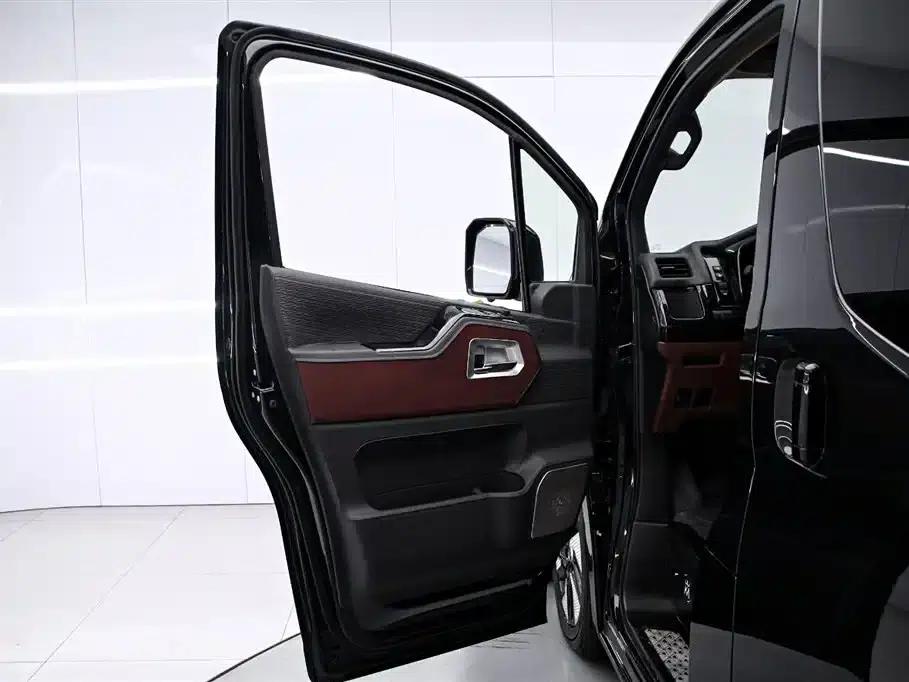 2025 HIACE 3.5L Automatic — миниатюра 11