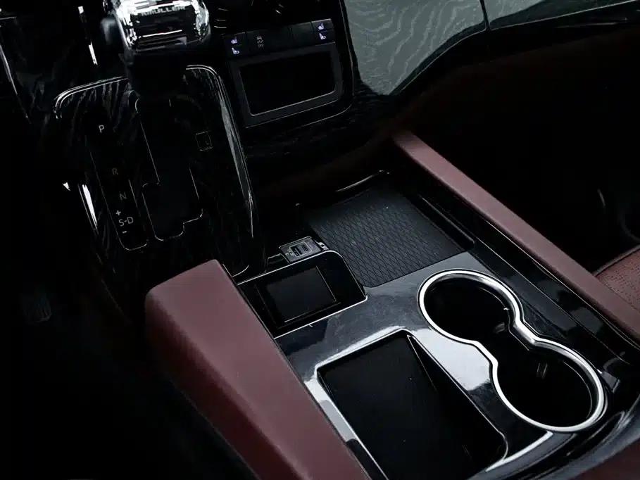 2025 HIACE 3.5L Automatic — миниатюра 9
