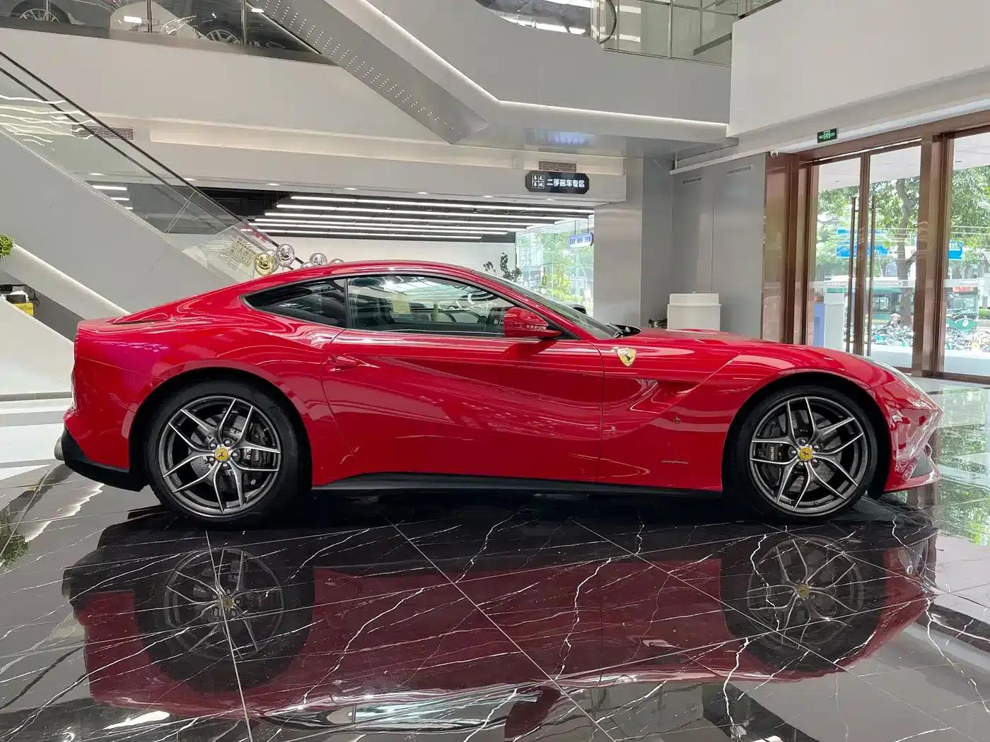 2013 F12berlinetta 6.3L Standard Model — миниатюра 4