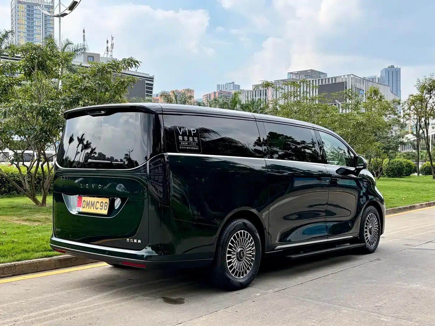 Yizhen L380 2025 Model 805km Flagship Edition 4WD — миниатюра 4