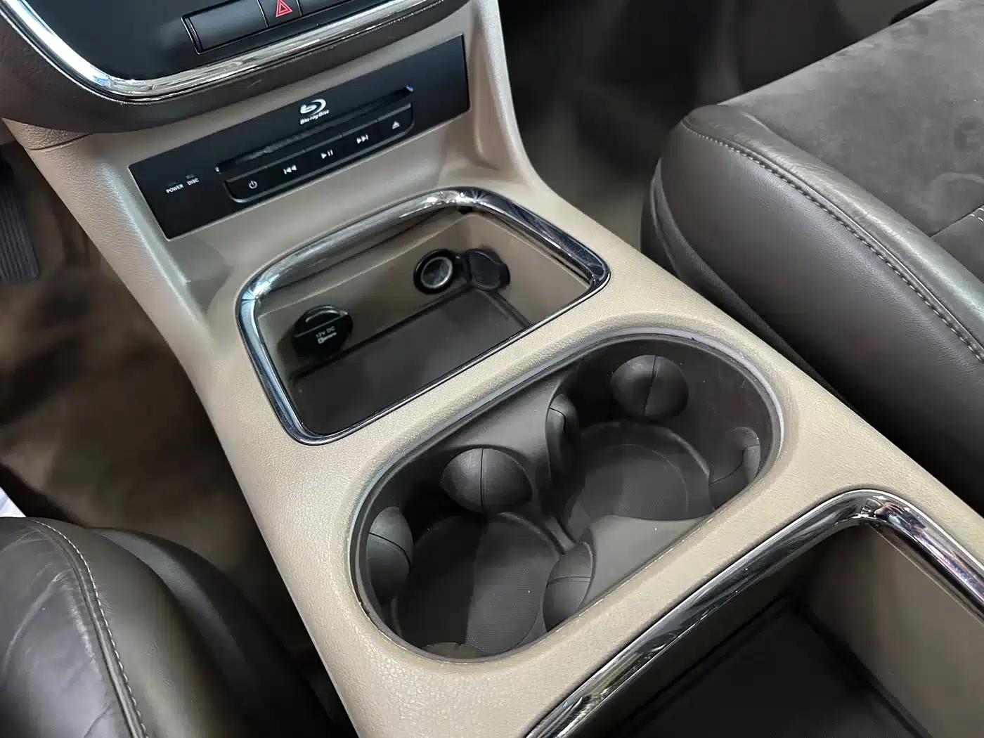 2013 Imported Grand Voyager 3.6L Luxury Edition — миниатюра 13