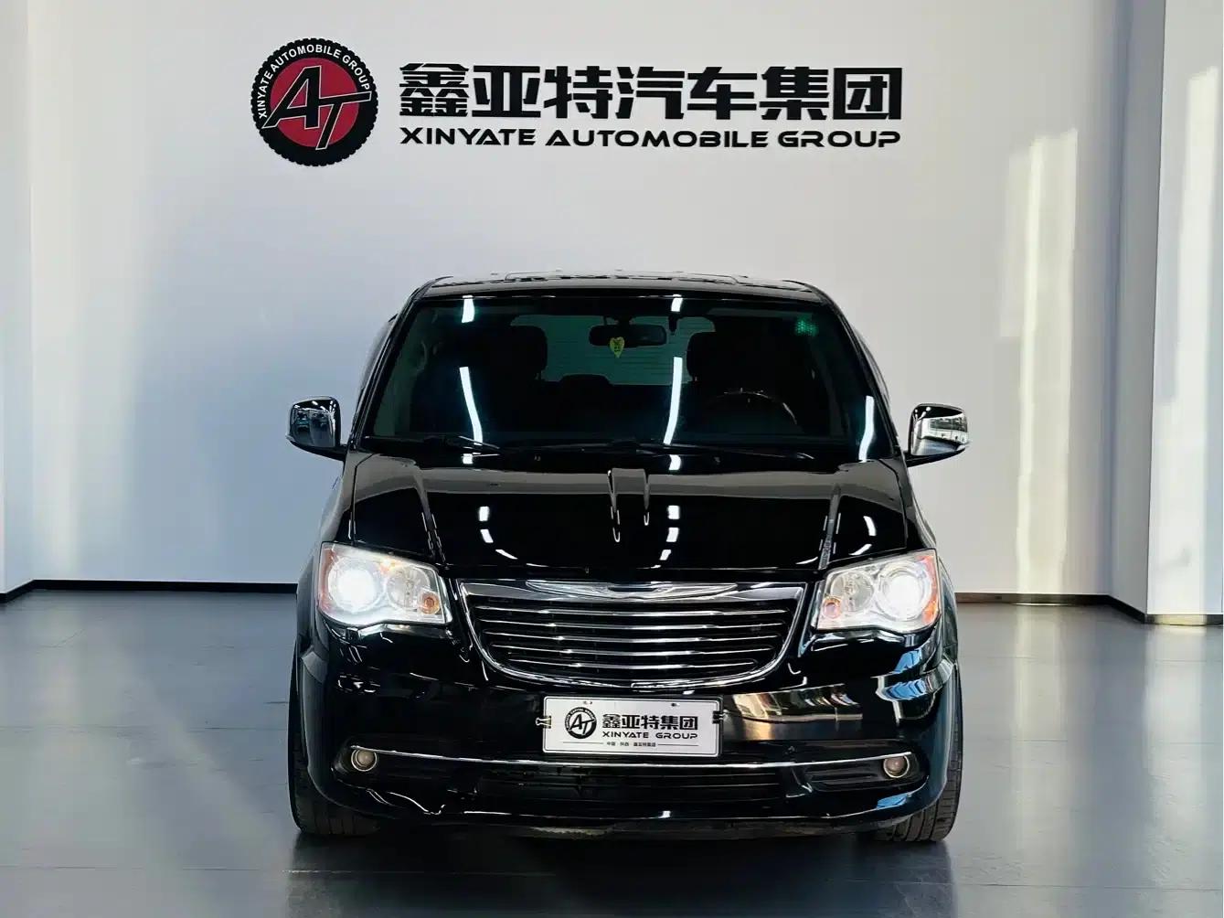 2013 Imported Grand Voyager 3.6L Luxury Edition — миниатюра 3