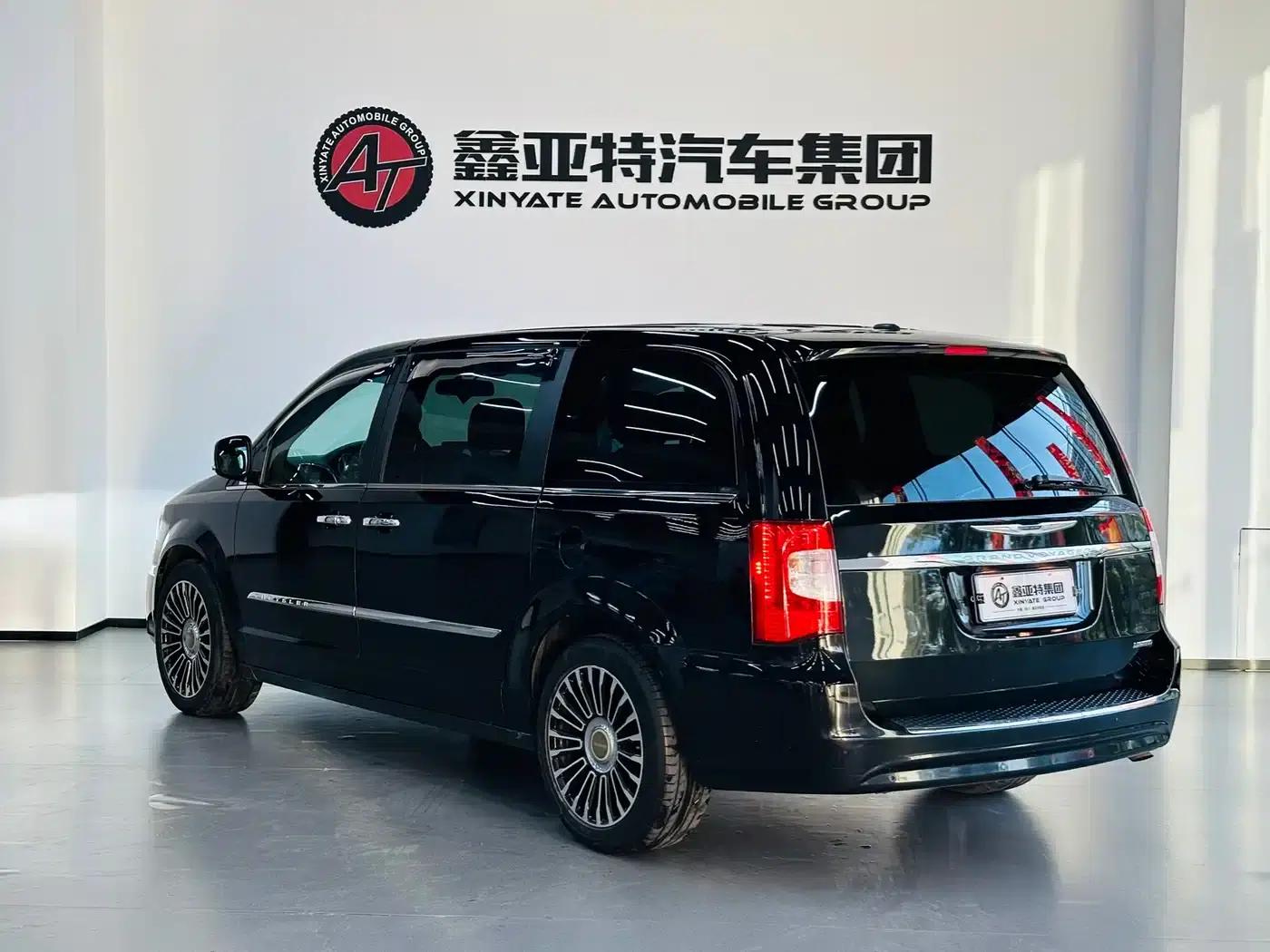 2013 Imported Grand Voyager 3.6L Luxury Edition — миниатюра 5