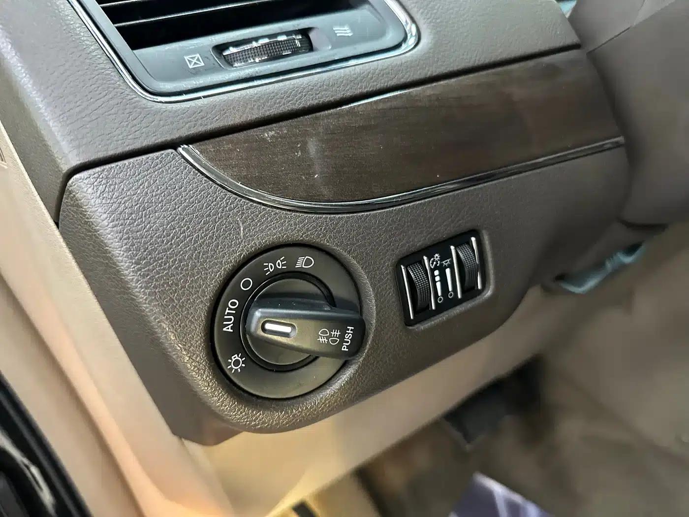 2013 Imported Grand Voyager 3.6L Luxury Edition — миниатюра 7