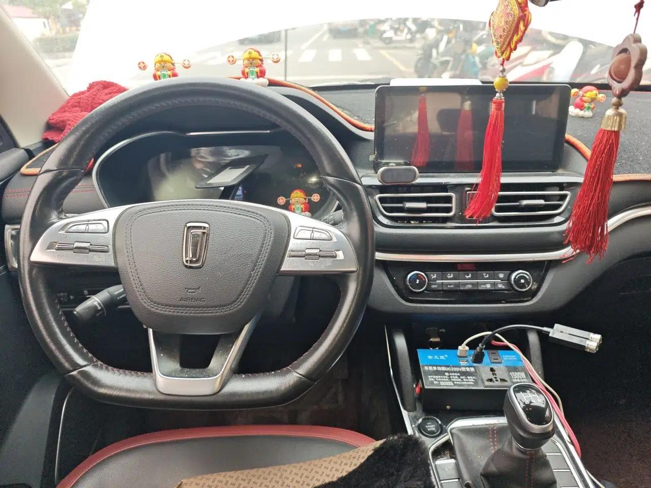 Bestune T33 2019 1.6L Manual Luxury Edition China VI — миниатюра 10