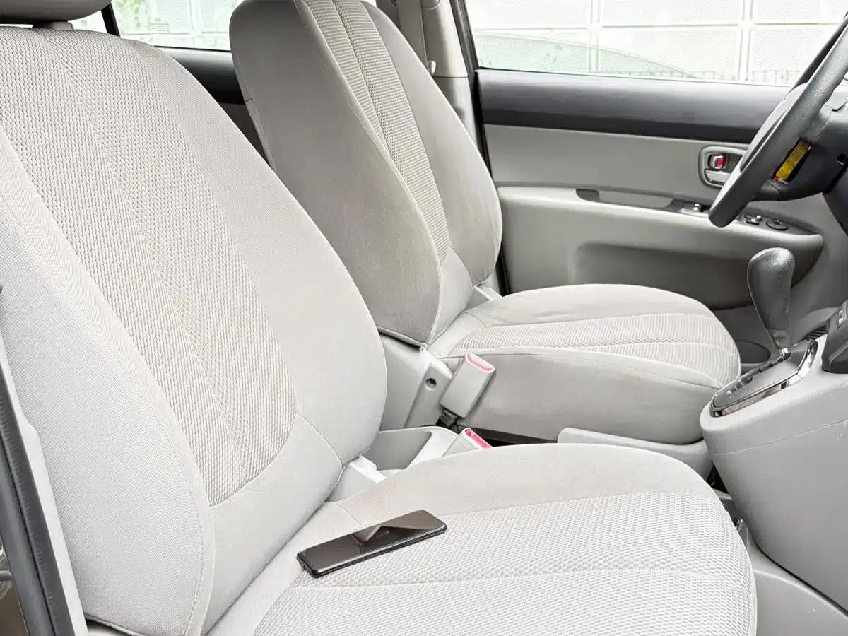 Carens 2011 1.6L 5-seater Automatic Comfort Edition — миниатюра 12