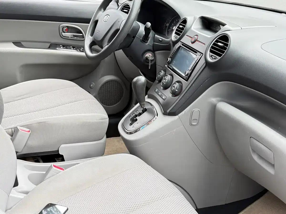 Carens 2011 1.6L 5-seater Automatic Comfort Edition — миниатюра 13