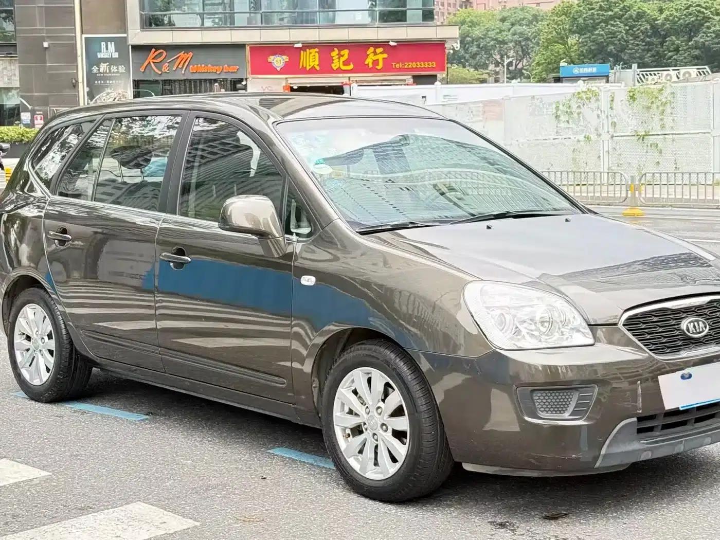 Carens 2011 1.6L 5-seater Automatic Comfort Edition — миниатюра 3