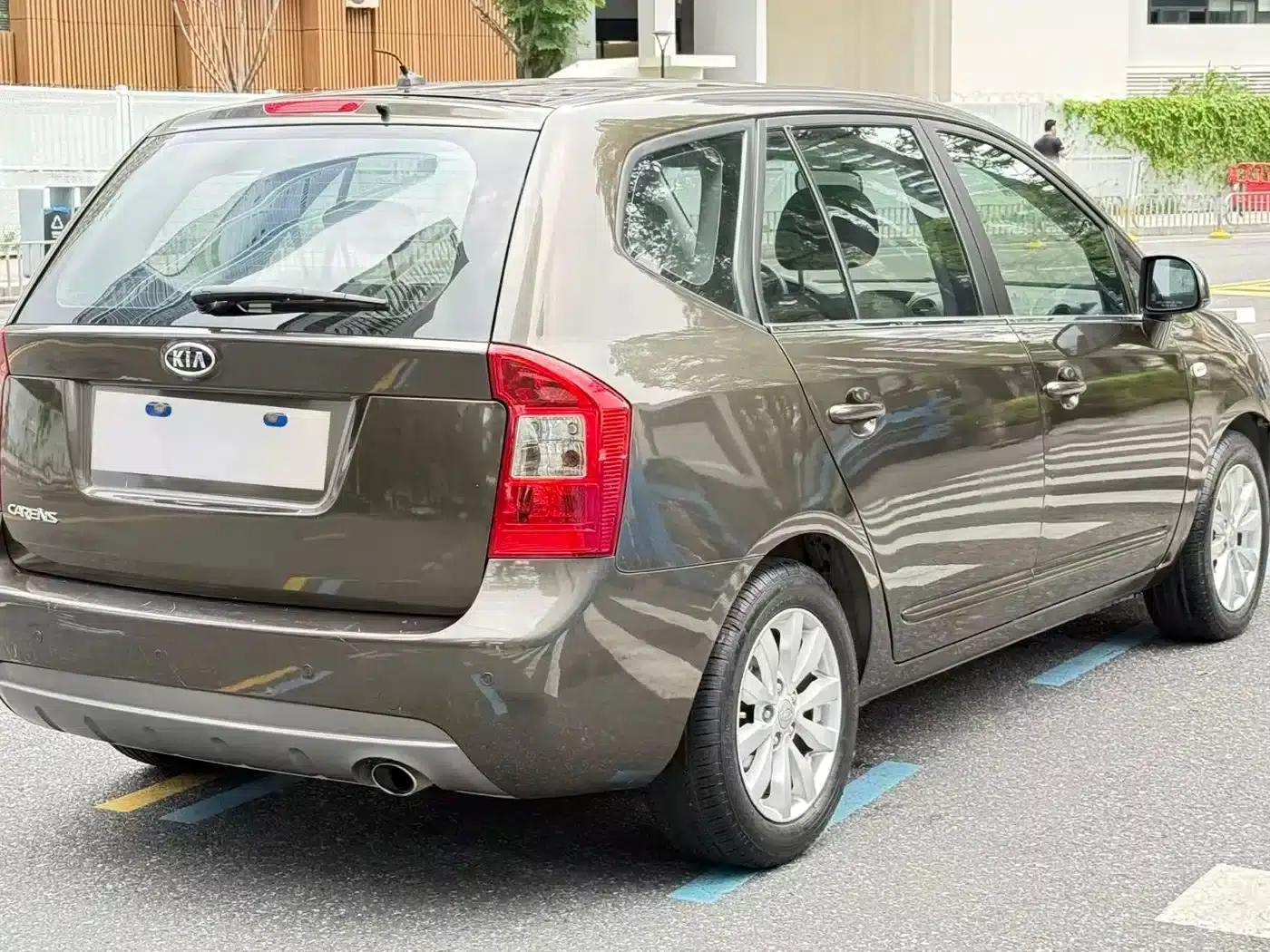 Carens 2011 1.6L 5-seater Automatic Comfort Edition — миниатюра 4