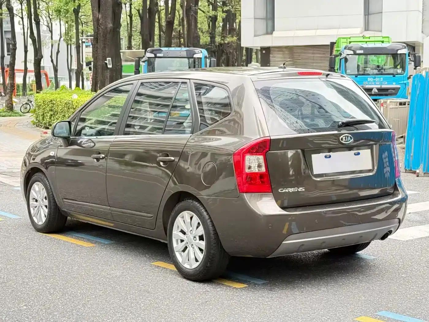 Carens 2011 1.6L 5-seater Automatic Comfort Edition — миниатюра 6