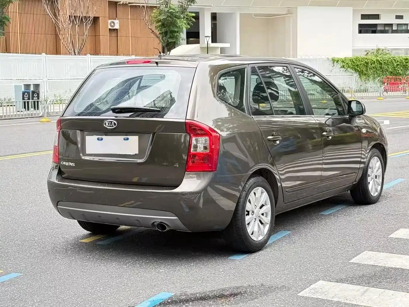 Carens 2011 1.6L 5-seater Automatic Comfort Edition — миниатюра 8