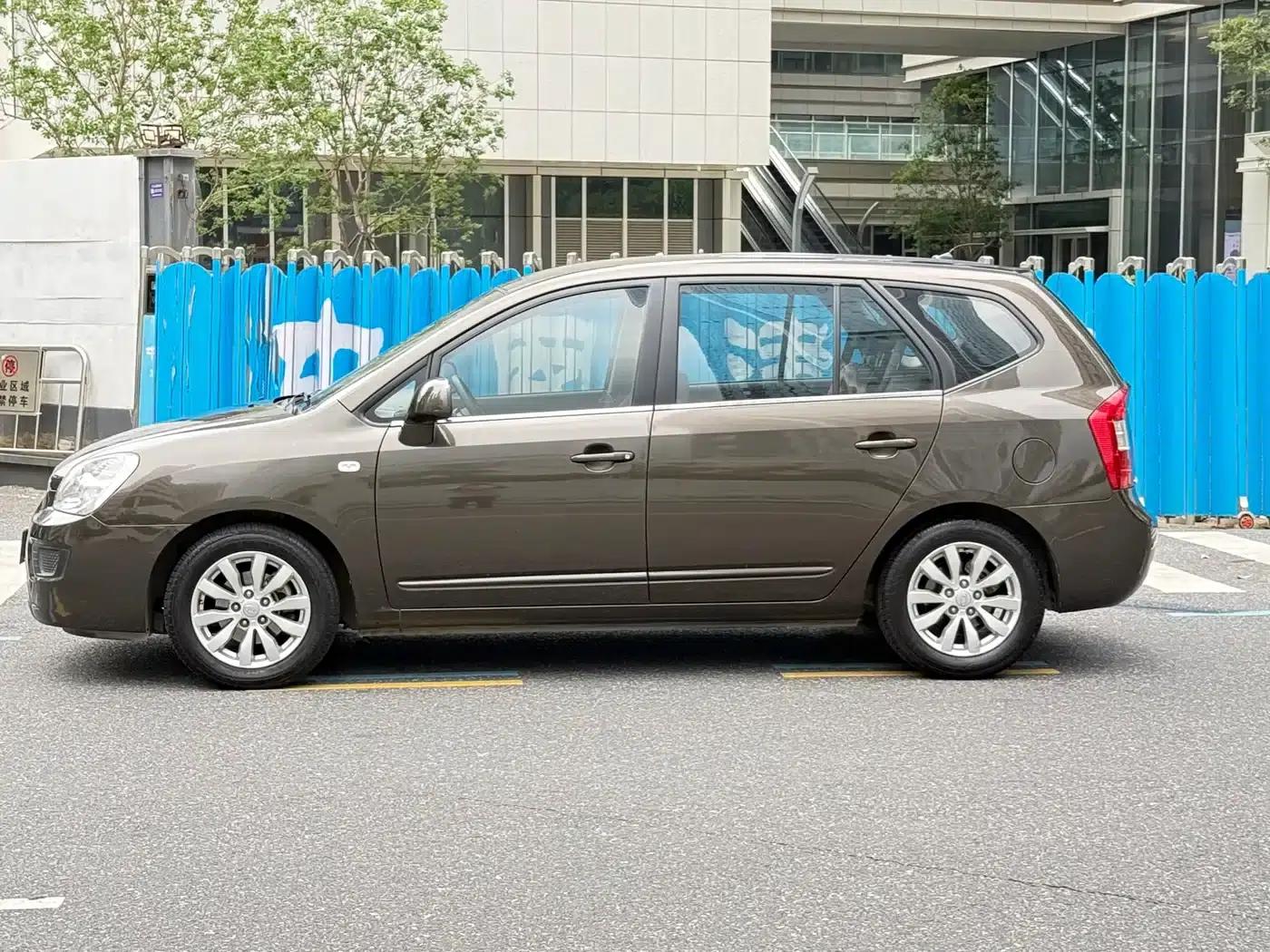 Carens 2011 1.6L 5-seater Automatic Comfort Edition — миниатюра 9