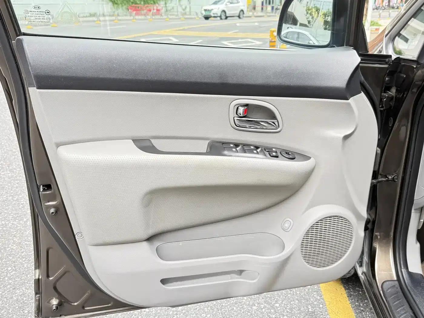 Carens 2011 1.6L 5-seater Automatic Comfort Edition — миниатюра 10